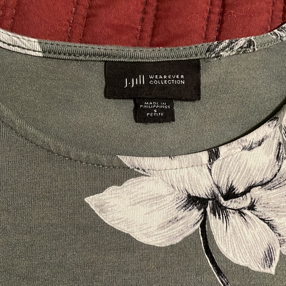 Clear out sale! J. Jill - Sage green with white flowers. 3/4 sleeves. - Picture 5 of 8